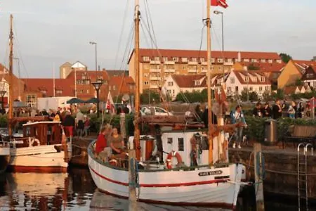 Holbaek. Med Fjordudsigt, Og 5 Min. Til Bymidten *